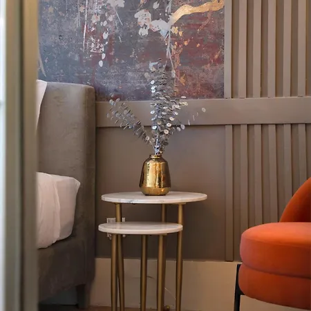 42 1t Cardosas Block Historic Ap Apartment